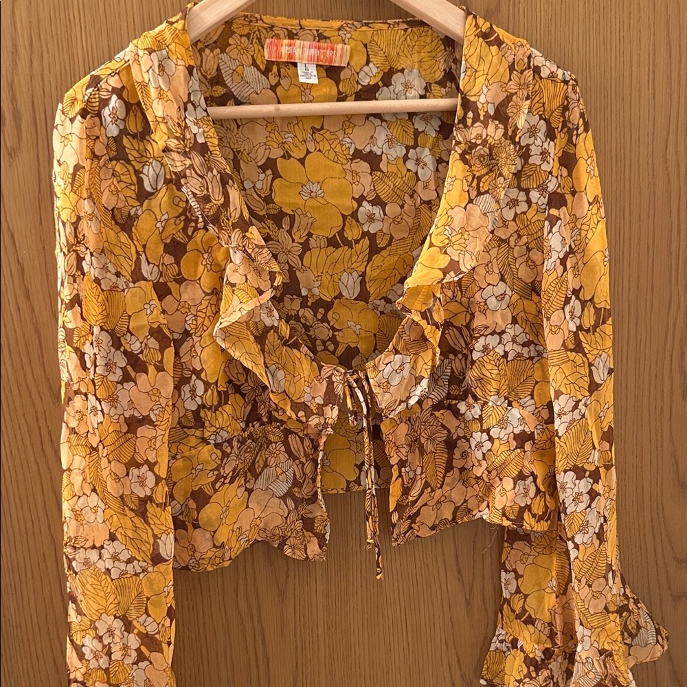 UO Floral Ruffle Tie-Front Crop Top Size L Great Condition